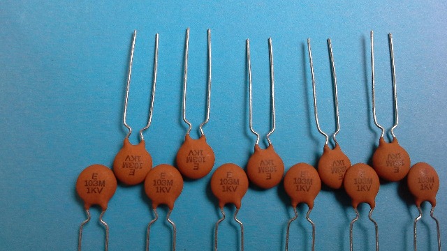瓷片電容103代表什么，104代表什么？